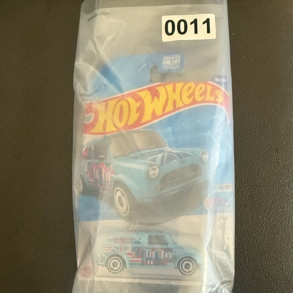 Hot Wheels Basic Car '67 Austin Mini Van ,Ships next day .‎